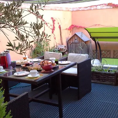 Autan Des Couleurs Bed & Breakfast *